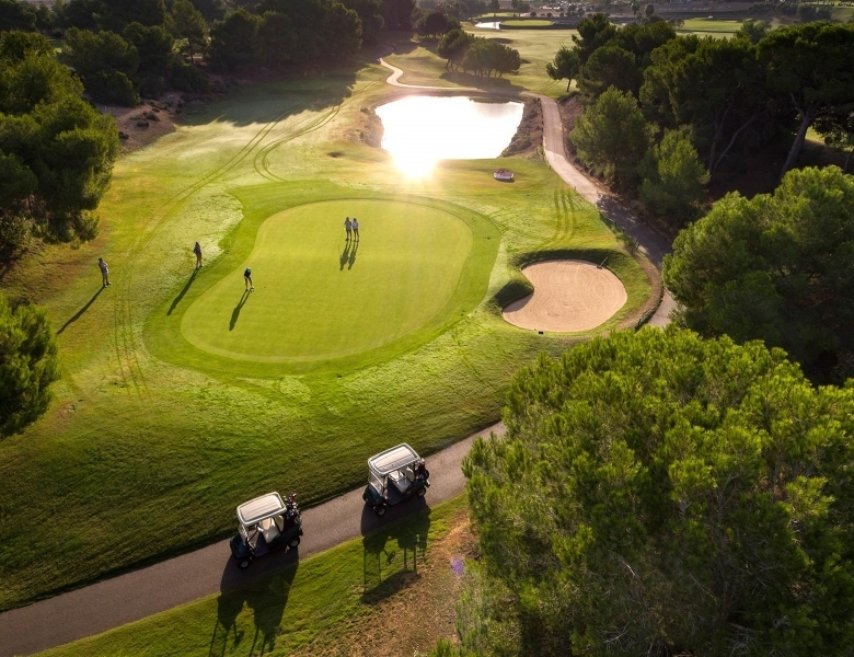Villa a la venta de 3 dormitorios en primera línea de Golf en Pilar de la Horadada.