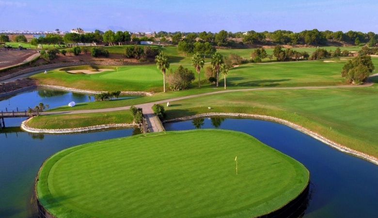 Villa a la venta de 3 dormitorios en primera línea de Golf en Pilar de la Horadada.