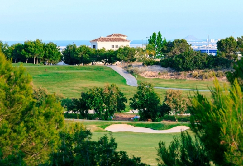 Villa a la venta de 3 dormitorios en primera línea de Golf en Pilar de la Horadada.