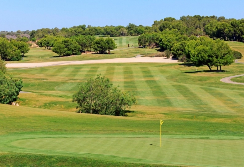 Villa a la venta de 3 dormitorios en primera línea de Golf en Pilar de la Horadada.