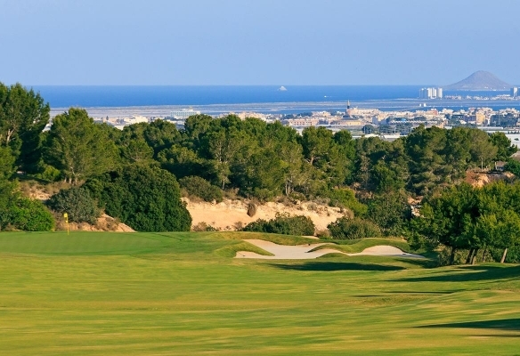 Villa a la venta de 3 dormitorios en primera línea de Golf en Pilar de la Horadada.