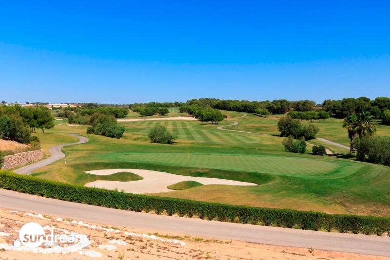 g_40052-17-35 Villa a la venta de 3 dormitorios en primera línea de Golf en Pilar de la Horadada.