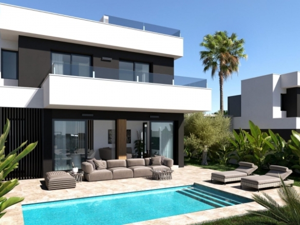 Chalet independiente con 3 dormitorios y piscina privada a la venta en Ciudad Quesada(Alicante).