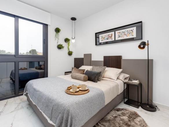Chalet independiente con 3 dormitorios y piscina privada a la venta en Ciudad Quesada(Alicante).