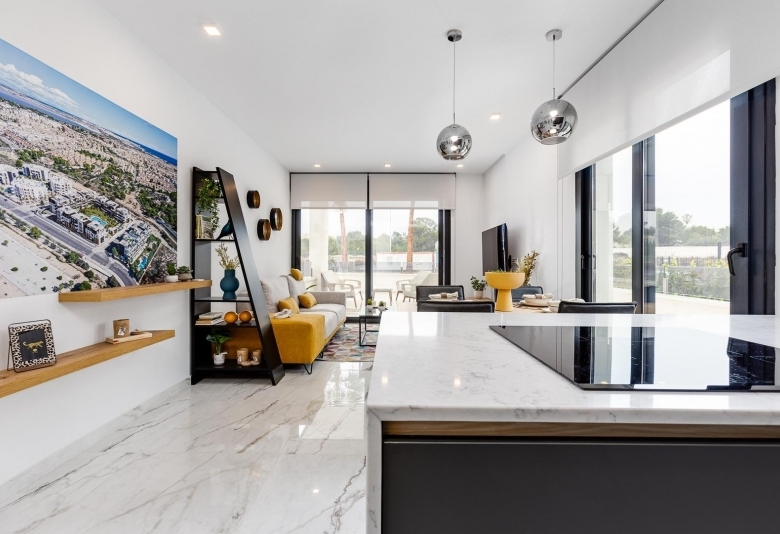 Chalet independiente con 3 dormitorios y piscina privada a la venta en Ciudad Quesada(Alicante).