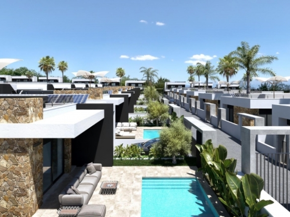 Chalet independiente con 3 dormitorios y piscina privada a la venta en Ciudad Quesada(Alicante).