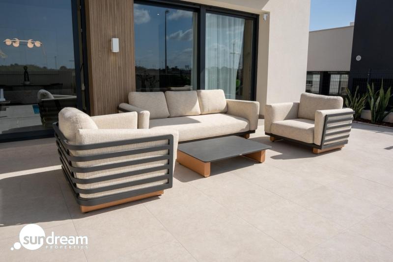 Chalet independiente en una sola planta con piscina privada a la venta en Ciudad Quesada(Alicante).