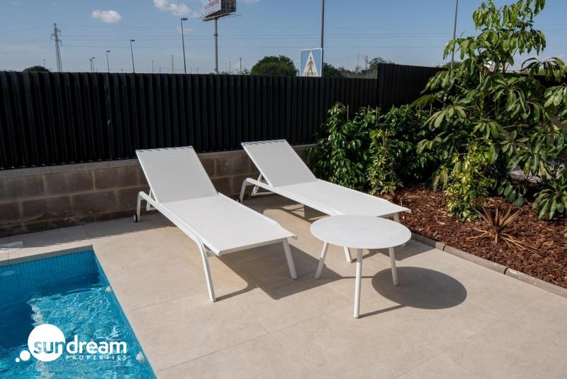 g_40061-35-26 Chalet independiente en una sola planta con piscina privada a la venta en Ciudad Quesada(Alicante).
