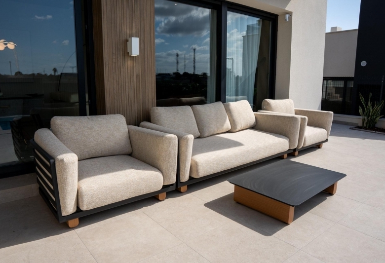 Chalet independiente en una sola planta con piscina privada a la venta en Ciudad Quesada(Alicante).