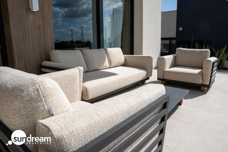 Chalet independiente en una sola planta con piscina privada a la venta en Ciudad Quesada(Alicante).