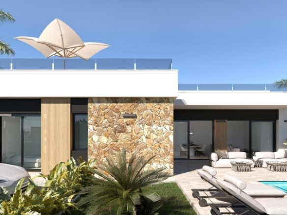 Chalet independiente en una sola planta con piscina privada a la venta en Ciudad Quesada(Alicante).