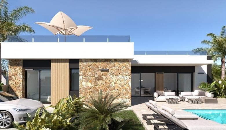 Chalet independiente en una sola planta con piscina privada a la venta en Ciudad Quesada(Alicante).