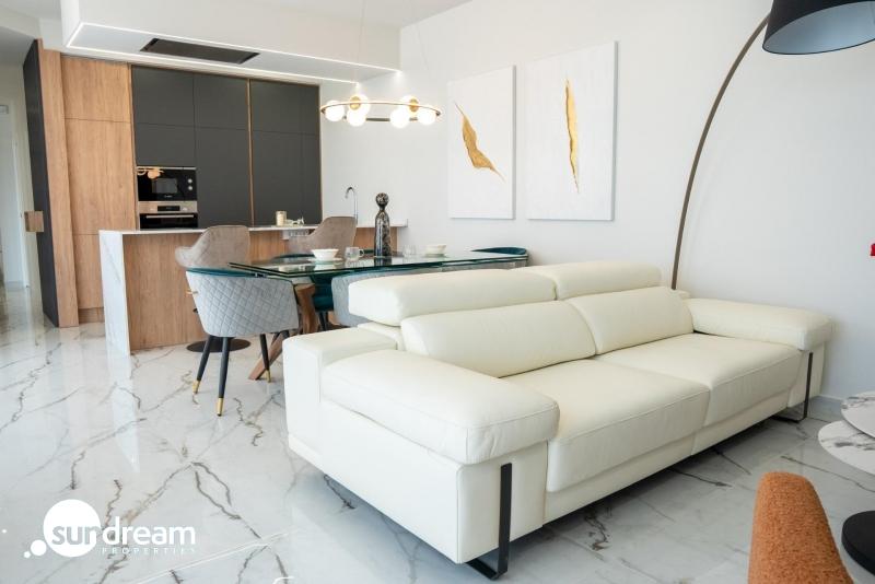 Chalet independiente en una sola planta con piscina privada a la venta en Ciudad Quesada(Alicante).