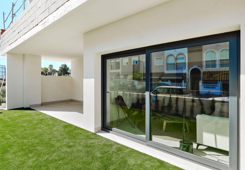 Bungalow de planta baja a la venta cerca del mar en La Veleta(Torrevieja)