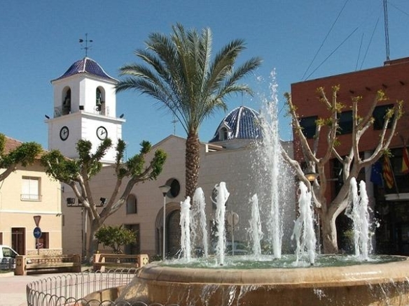 Villa de 3 dormitorios con piscina privada a la venta en San Fulgencio(Alicante)