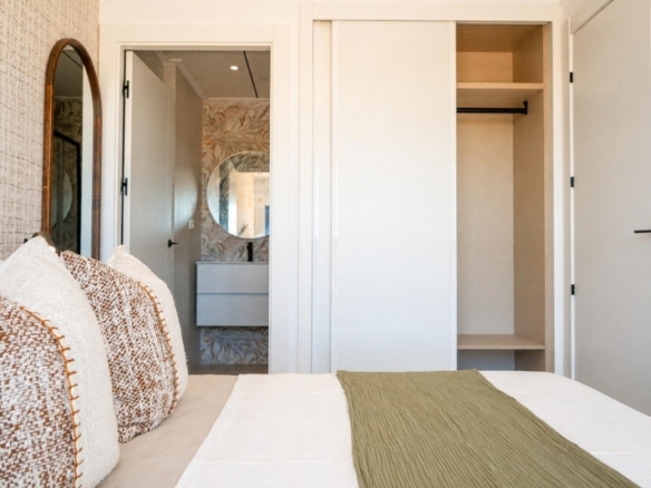 Adosado moderno con solarium privado a la venta en Dolores
