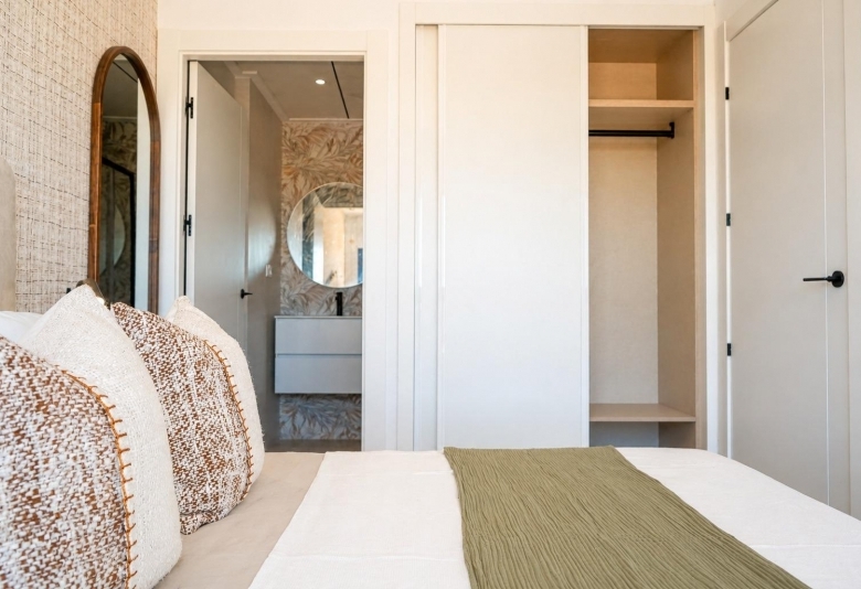 Adosado moderno con solarium privado a la venta en Dolores