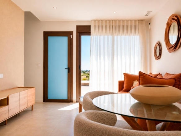 Adosado moderno con solarium privado a la venta en Dolores