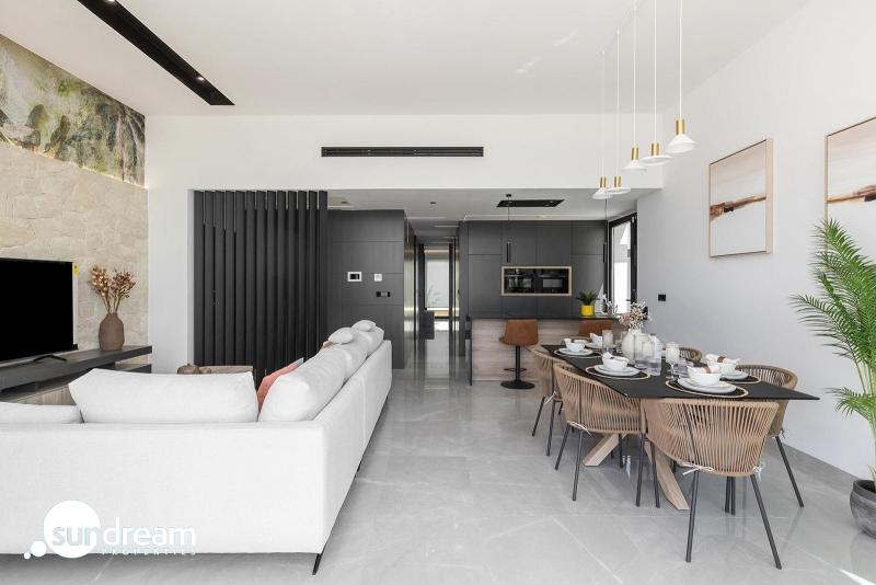 Chalet de una planta con 3 dormitorios y piscina privada en Torrevieja