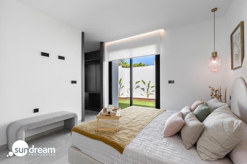 g_40122-16-25 Chalet de una planta con 3 dormitorios y piscina privada en Torrevieja