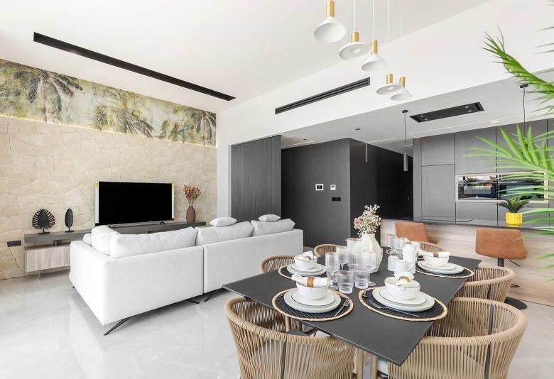 Chalet de una planta con 3 dormitorios y piscina privada en Torrevieja