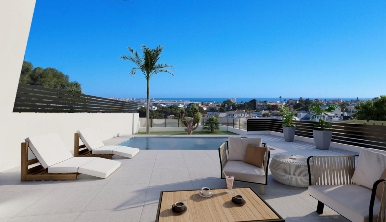 Chalet de una planta con 3 dormitorios y piscina privada en Torrevieja
