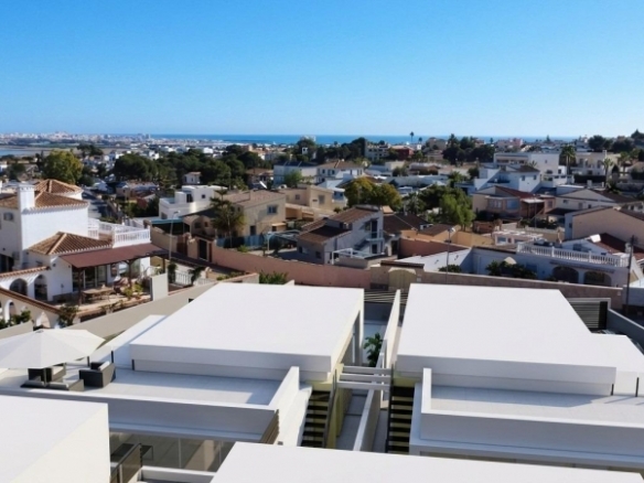 Chalet de una planta con 3 dormitorios y piscina privada en Torrevieja