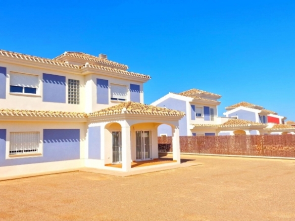 Villa de 3 dormitorios con solarium y amplia parcela en Lorca(Murcia)