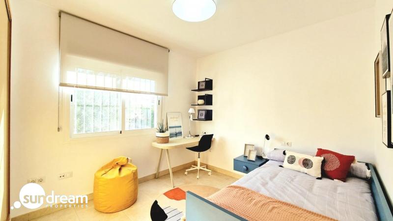 Villa de 3 dormitorios con solarium y amplia parcela en Lorca(Murcia)