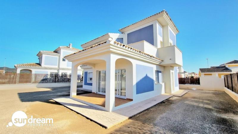 Villa de 3 dormitorios con solarium y amplia parcela en Lorca(Murcia)