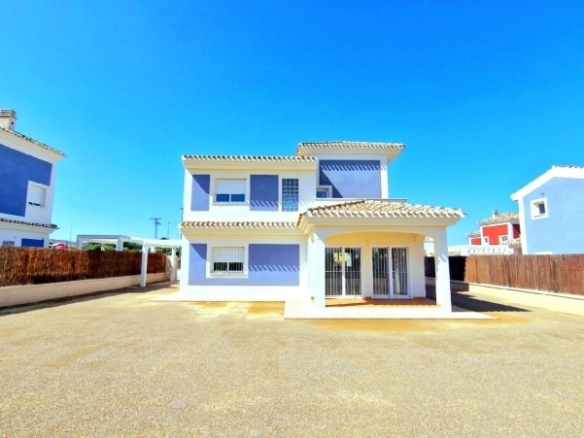 Villa de 3 dormitorios con solarium y amplia parcela en Lorca(Murcia)