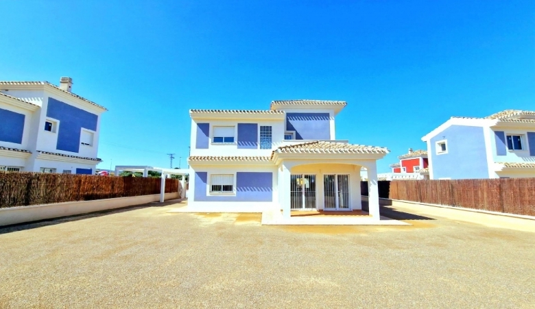 Villa de 3 dormitorios con solarium y amplia parcela en Lorca(Murcia)