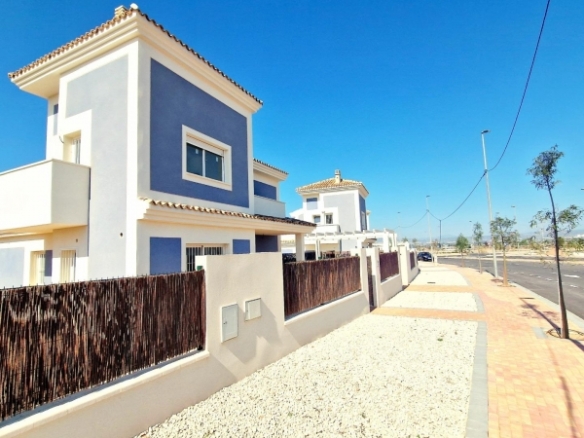 Villa de 3 dormitorios con solarium y amplia parcela en Lorca(Murcia)
