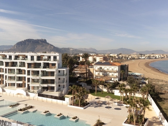 Apartamento en venta 2 dormitorios y piscina playa Denia