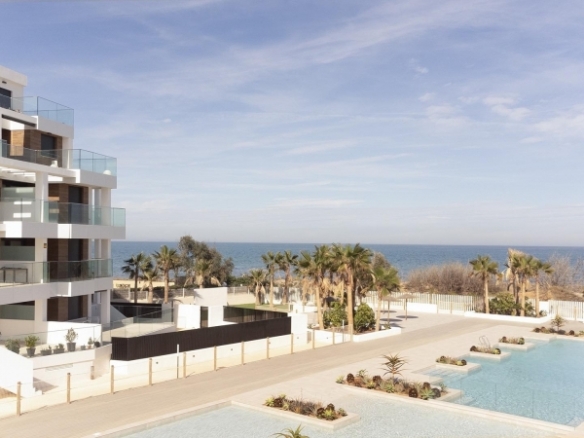Apartamento en venta 2 dormitorios y piscina playa Denia