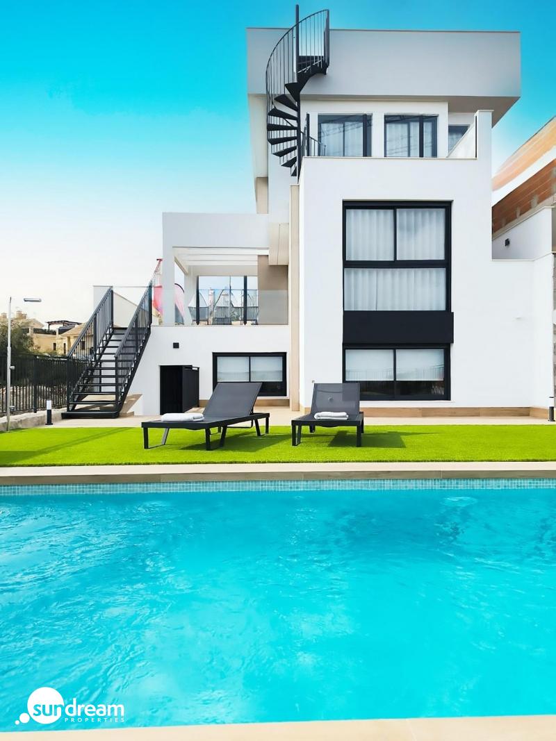 Villa en venta obra nueva en La Finca Golf Algorfa