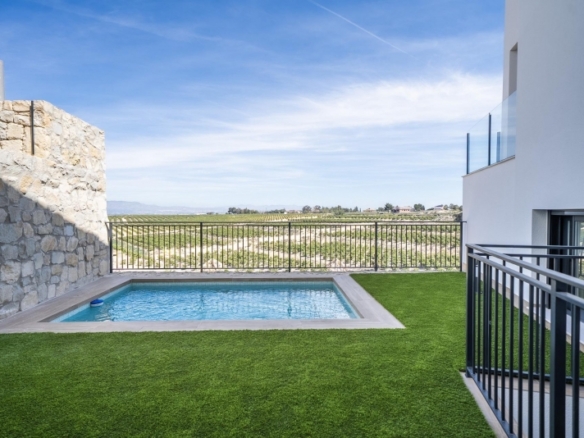 Villa en venta obra nueva en La Finca Golf Algorfa