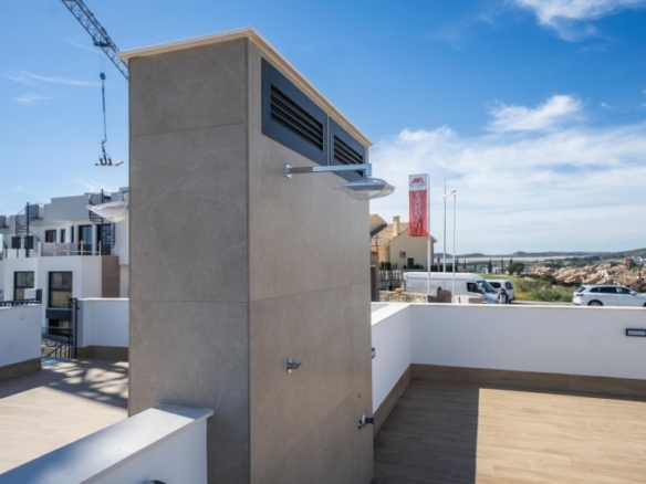 Villa en venta obra nueva en La Finca Golf Algorfa