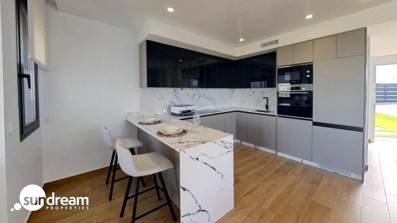 Villa en venta obra nueva en La Finca Golf Algorfa