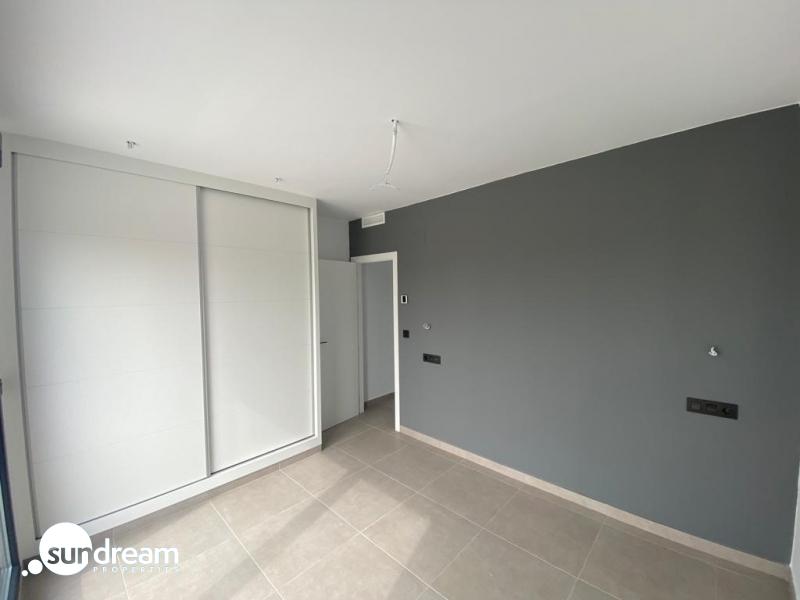 g_40957-19-16 Villa obra nueva en venta con piscina en Los Alcázares