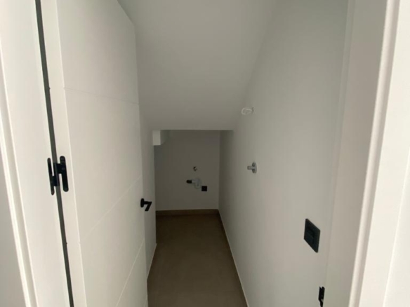 Villa obra nueva en venta con piscina en Los Alcázares