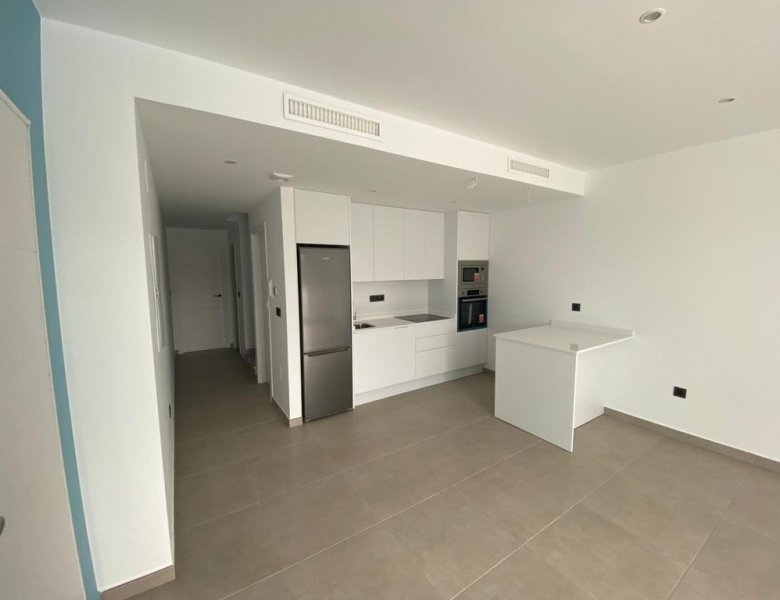 Villa obra nueva en venta con piscina en Los Alcázares