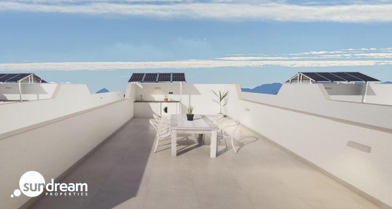 Villa obra nueva en venta con piscina en Los Alcázares