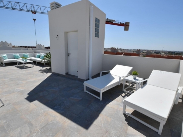 Bungalow en venta con garaje y piscina en San Miguel