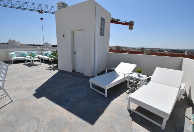 Bungalow en venta con garaje y piscina en San Miguel