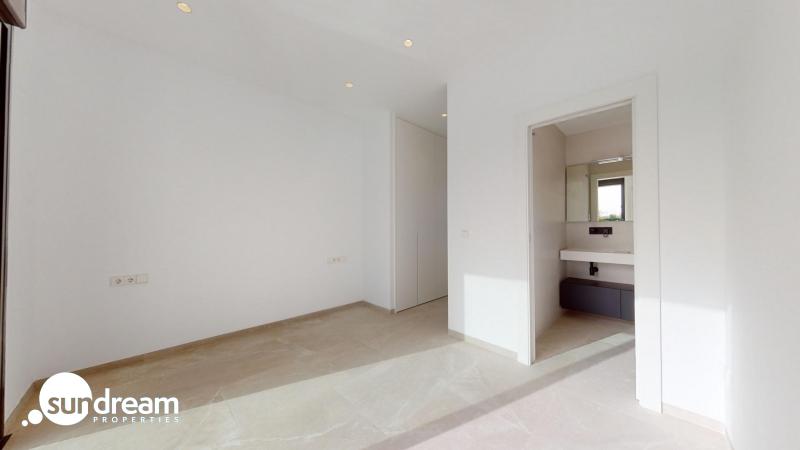 Chalet en venta obra nueva con piscina Los Alcázares