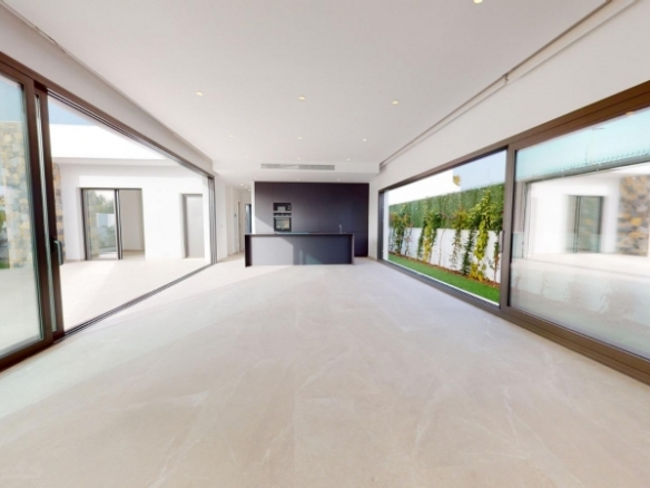 Chalet en venta obra nueva con piscina Los Alcázares