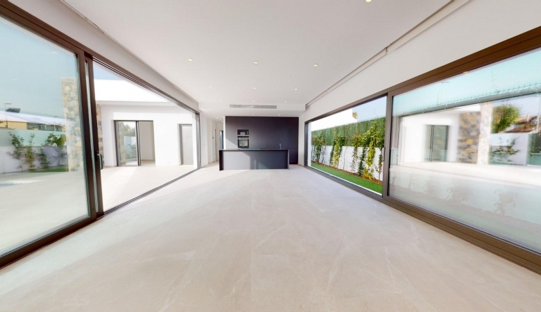 Chalet en venta obra nueva con piscina Los Alcázares