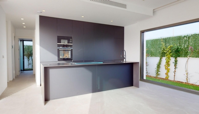 Chalet en venta obra nueva con piscina Los Alcázares