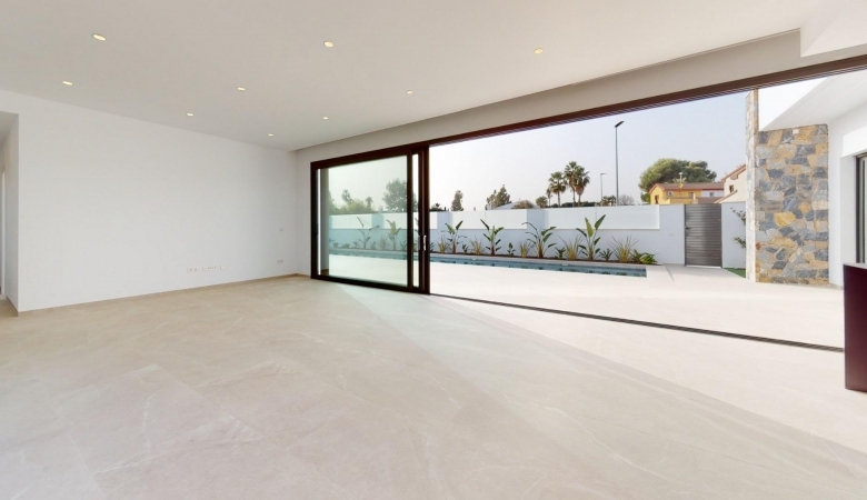 Chalet en venta obra nueva con piscina Los Alcázares